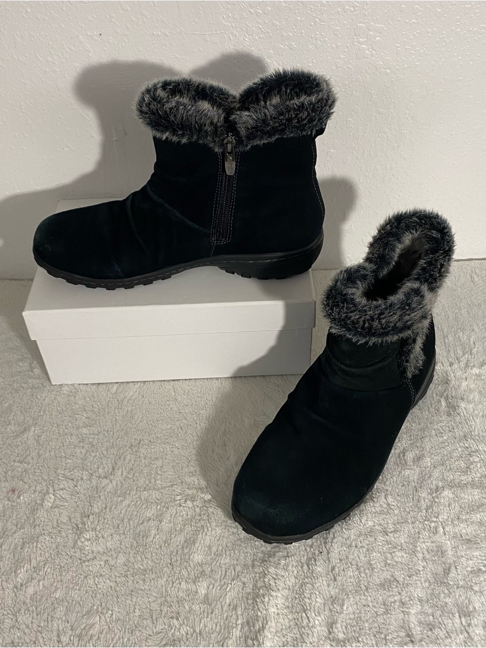 Khombu Lisa Black Suede All Weather Boots Women’s Size 10M Faux Fur Side Zip